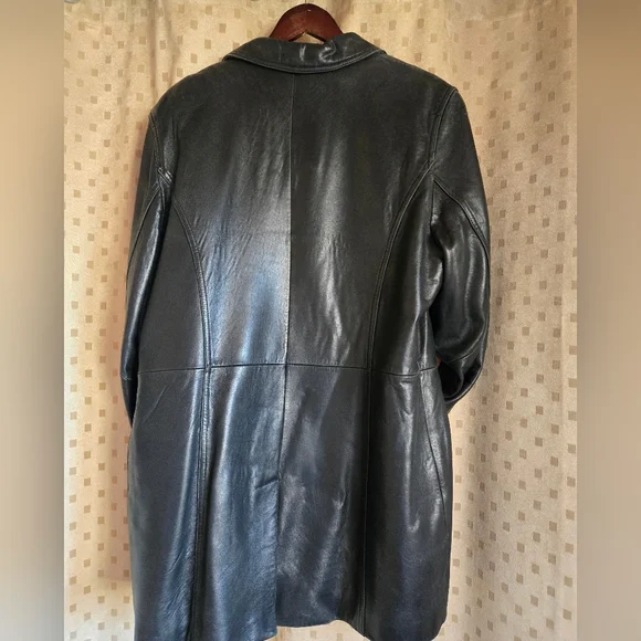 Danier Black Leather Women's Jacket - Picture 2 of 4